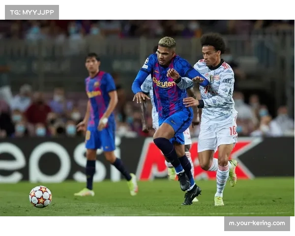 拉波尔塔现身巴萨基地 为球队送上鼓励与支持